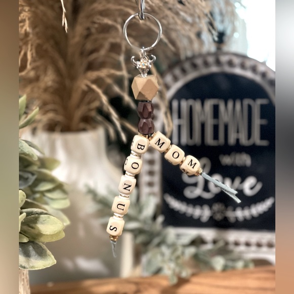 Bonus Mom Car Charm/Keychain - Picture 4 of 6